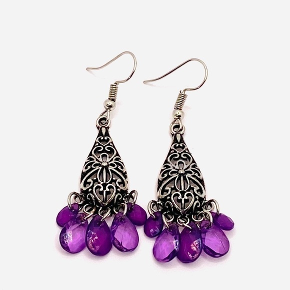 Earrings Dangles Silver Tone Purple acrylic beads - Picture 1 of 11